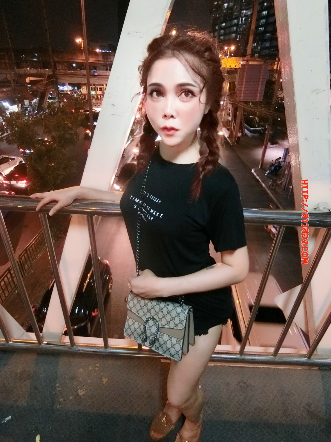 สาว​2​สุขุมวิท​22​อโศก​